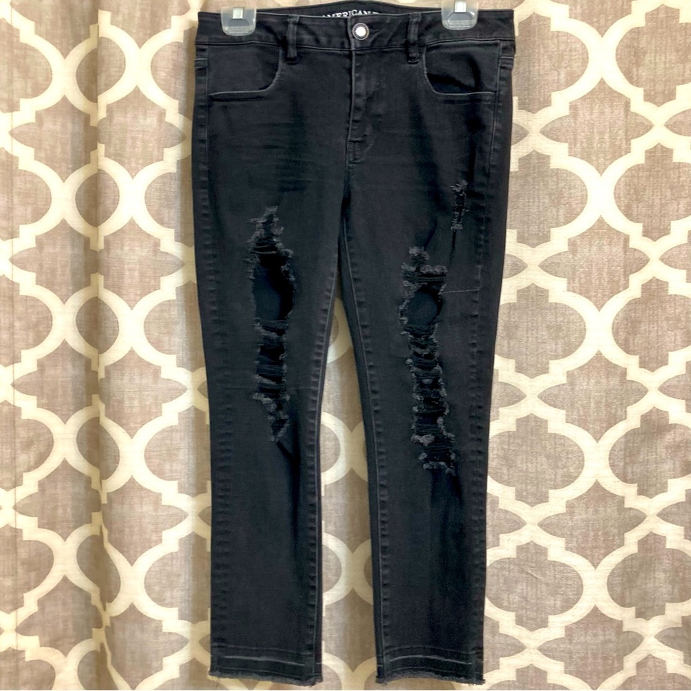 AEO Low Rise Factory Distressed Super Super Stretch Jegging Crop